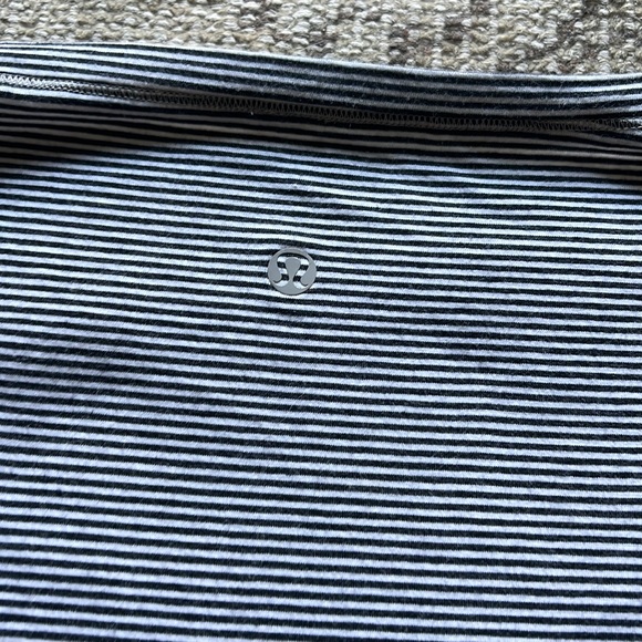 Soft scoopneck striped Lululemon short sleeve - Picture 4 of 6